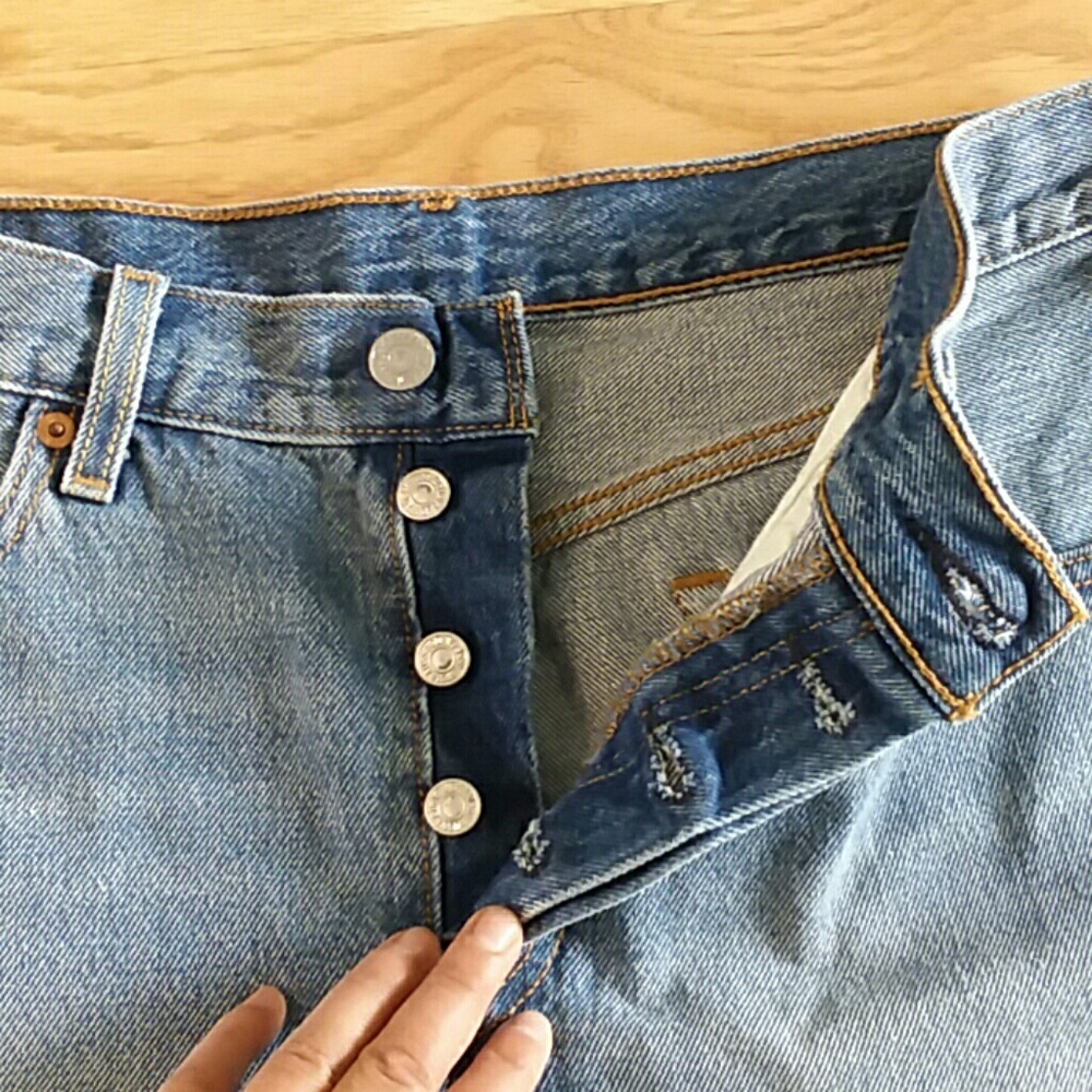 Levis 501 button fly cut off denim shorts size 30 - Picture 2 of 6